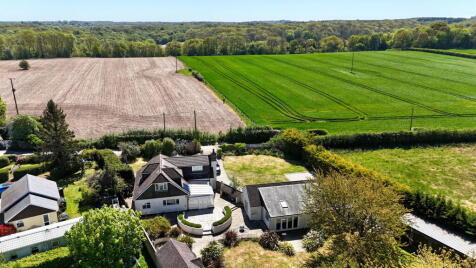 Beautiful Country Retreat, Versatile Outbuildings & An Approximate 2 Acre Plot!!