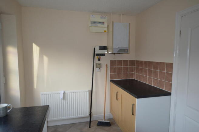 2 bed Semi-Detached to rent Image 5