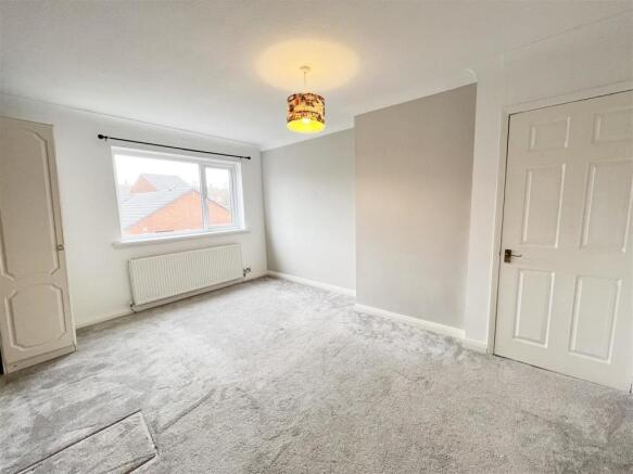Bedroom 1.jpg
