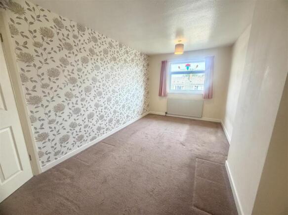 3 bed Semi-Detached for sale Image 8