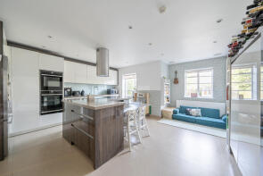 1, Hutchings Walk, Golders Green, London NW11 6LT
