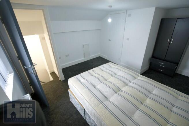 3 bed Flat to rent Image 5