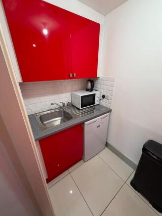 4 bed Flat to rent Image 11