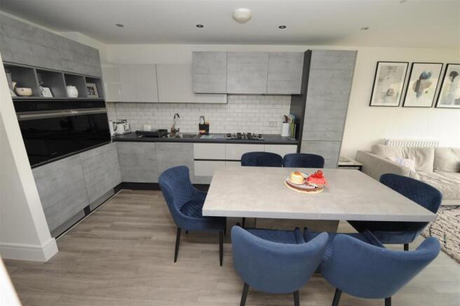 4 bed Detached for sale Image 9
