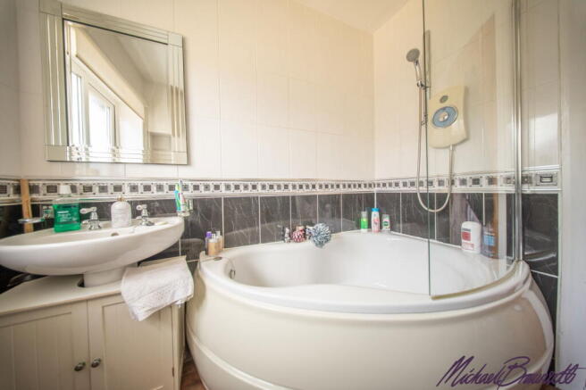 4 bed Semi-Detached for sale Image 12