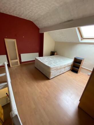 4 bed Terraced to rent Image 5
