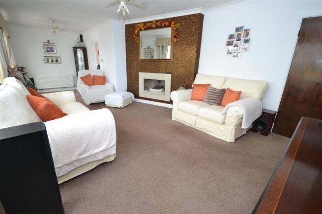 4 bed Detached for sale Image 7