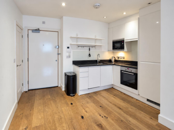 OPEN PLAN LIVING & KITCHEN