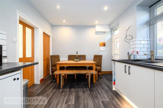 2 bed Terraced to rent Image 7