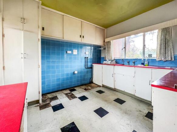 kitchen 2.jpg