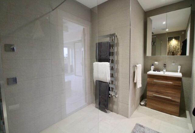 Ensuite to Bed 1