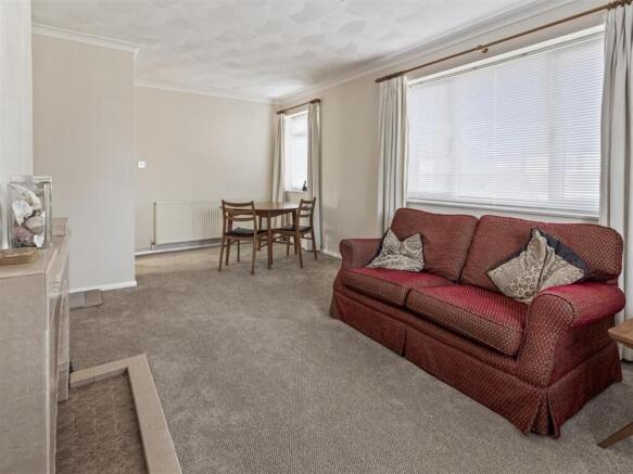 16 Chesham Close-002.JPG