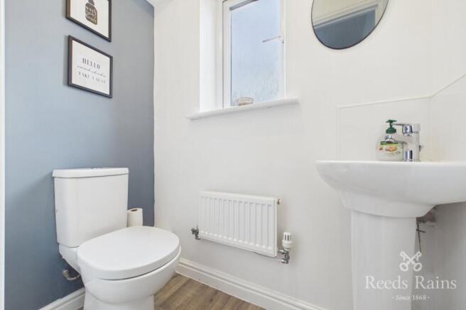 4 bed Detached for sale Image 9