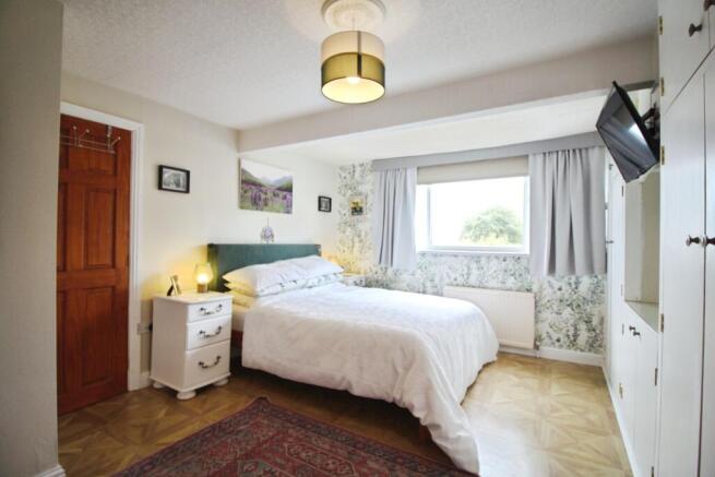 3 bed Semi-Detached Bungalow for sale Image 12