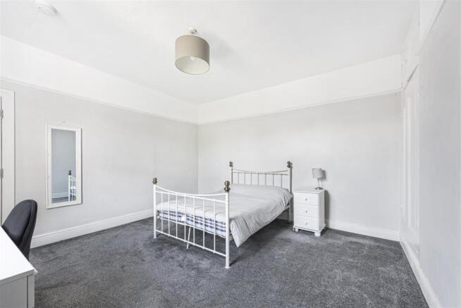 5 bed Terraced to rent Image 11