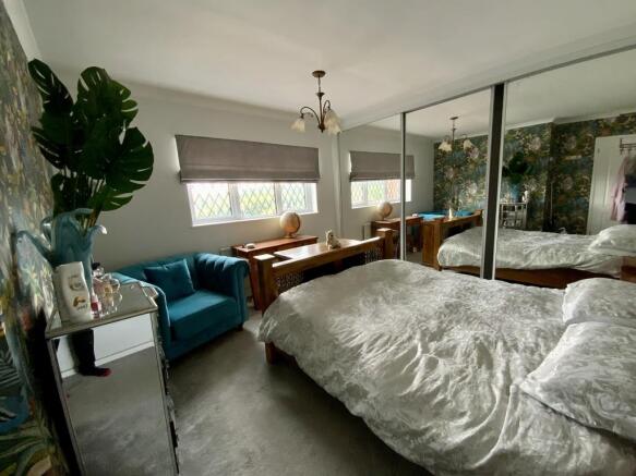 Bedroom 1 Wardrob...