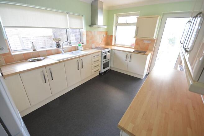 Lower Blandford Road, Broadstone, Dorset, BH18 photo 4