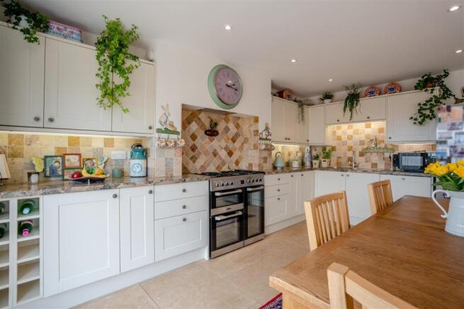 3 bed Semi-Detached for sale Image 8
