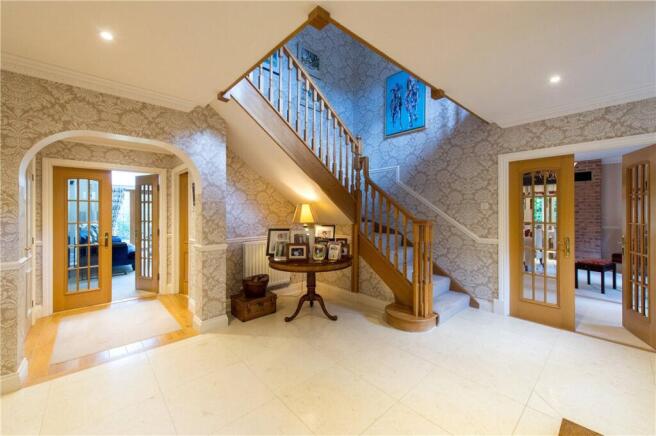 5 bed Detached for sale Image 5