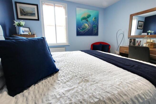 2 bed Flat for sale Image 10