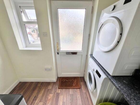 3 bed Terraced to rent Image 12