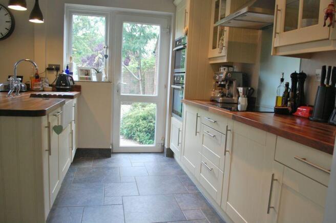 KITCHEN/DINING ROOM
