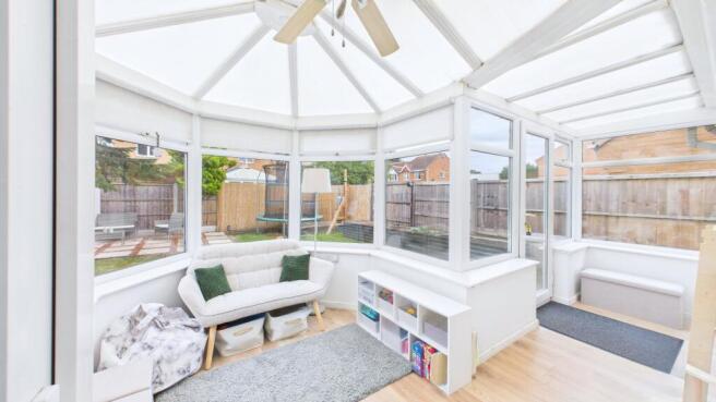 CAM02351G0-PR0083-STILL034