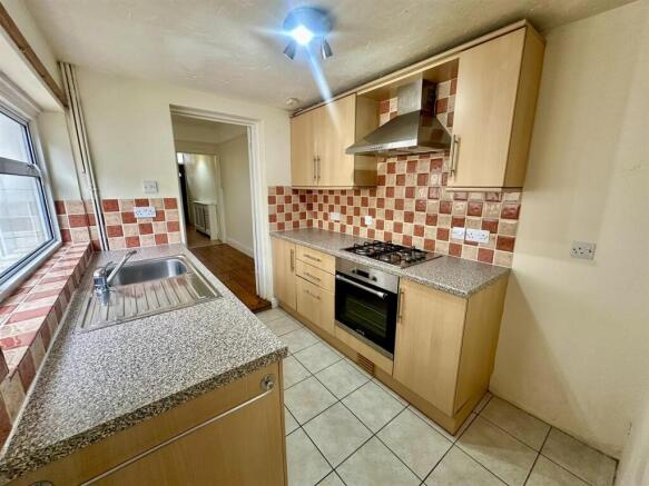 Kitchen (1/2)