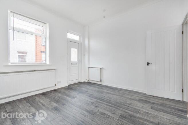 2 bed Terraced to rent Image 5