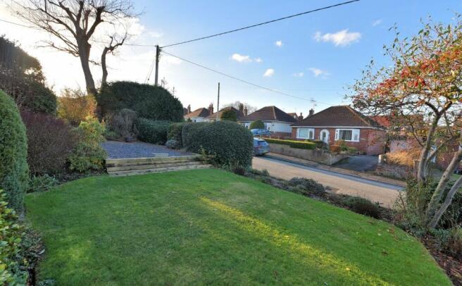 FRONT GARDEN
