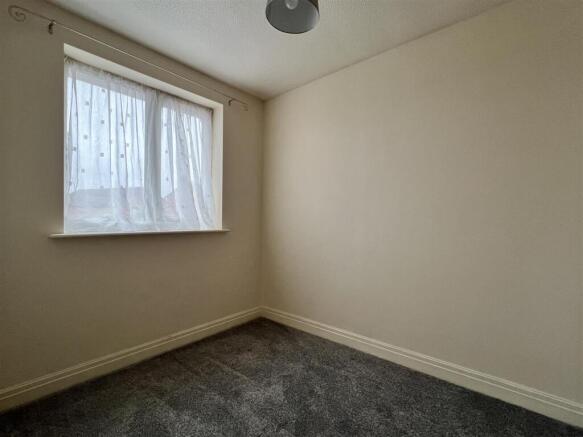 2 bed Semi-Detached to rent Image 9