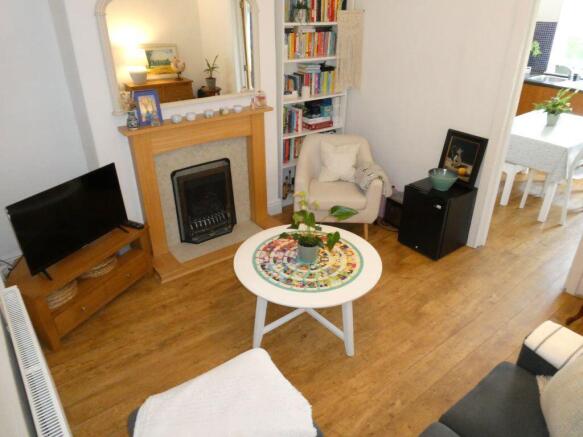 2 bed Terraced to rent Image 4