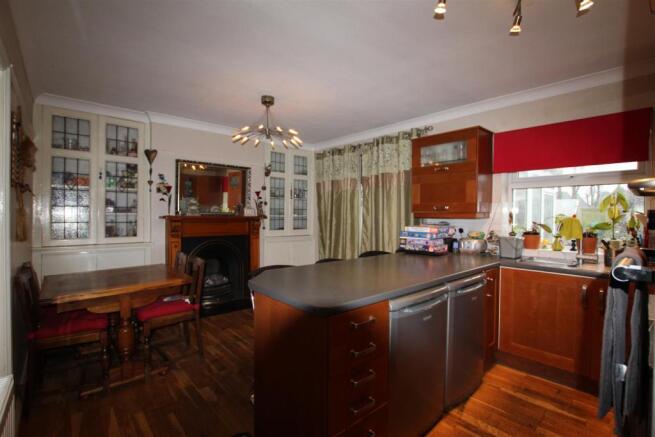 KITCHEN/DINING ROOM