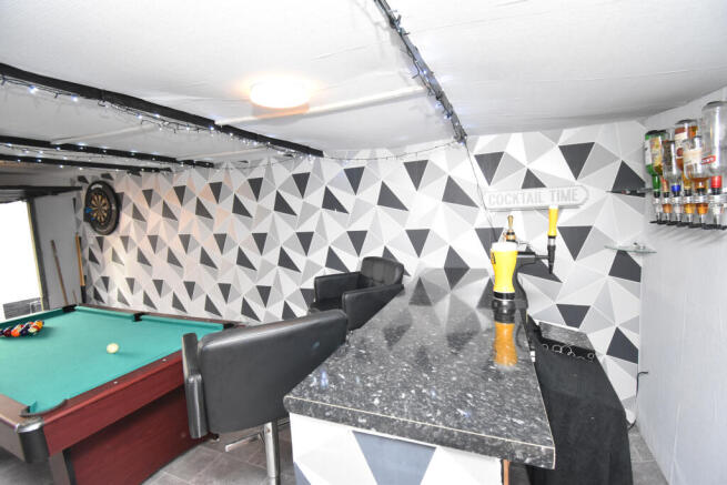 Garage/Bar/Games Room