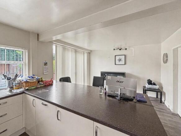 3 bed Semi-Detached for sale Image 7