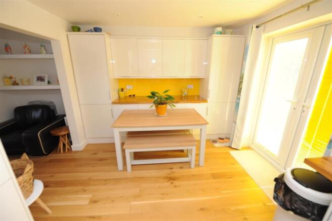 3 bed Town House for sale Image 7