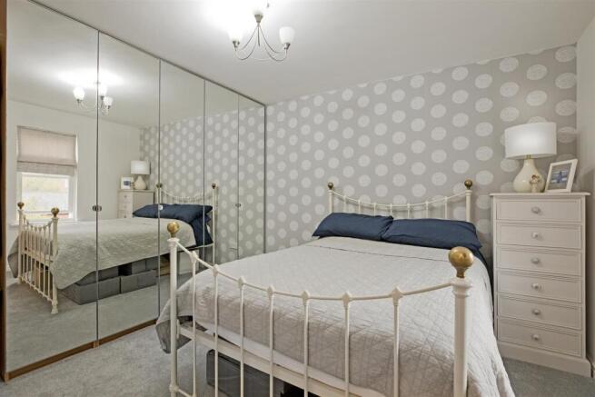 4 bed House for sale Image 10