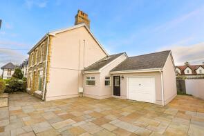 272 Glenview, New Road, Porthcawl CF36 5PL