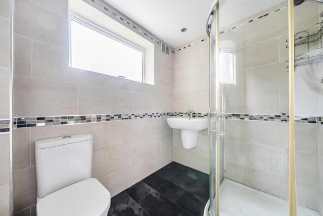 5 bed Detached for sale Image 12