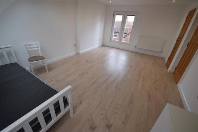3 bed Maisonette to rent Image 9