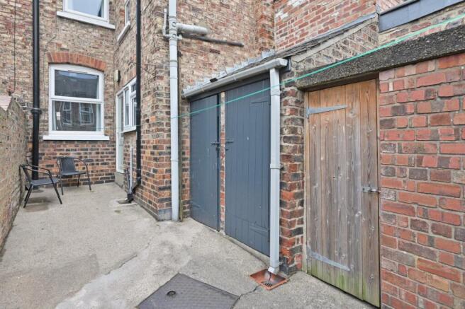 2 bed Terraced to rent Image 10