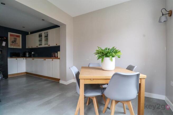 4 bed Detached for sale Image 10