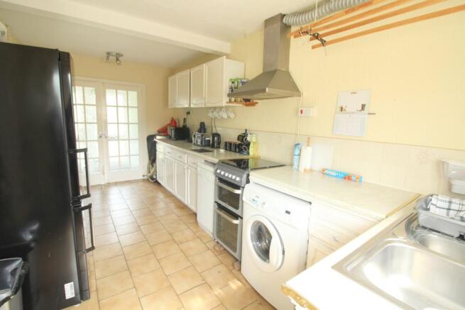FITTED KITCHEN