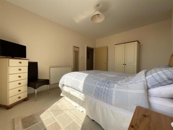 2 bed Flat for sale Image 9