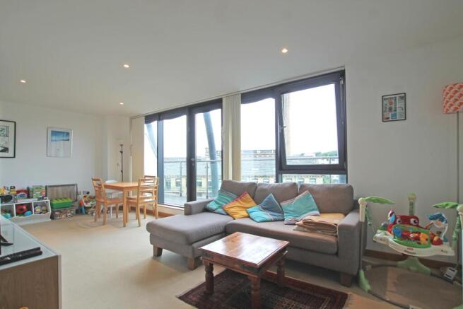 2 bed Flat to rent Image 4