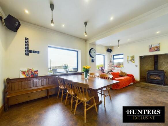 5 bed Detached for sale Image 10