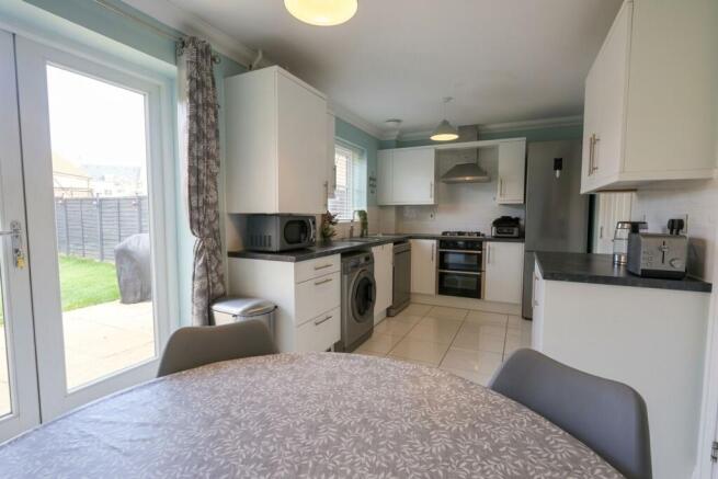 KITCHEN/DINING ROOM