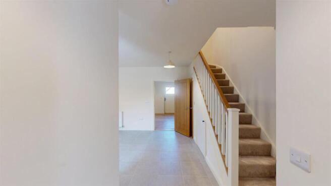4 bed Semi-Detached to rent Image 12