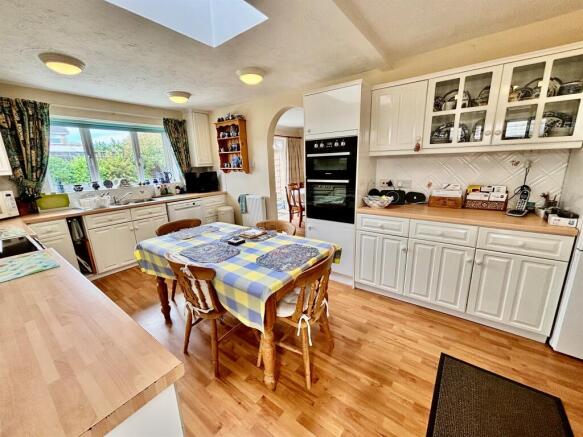 Queen Eleanor Close, Stilton, Peterborough photo 5