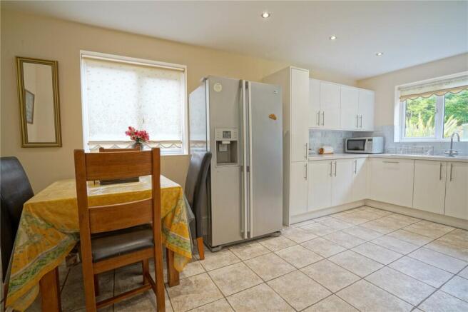 6 bed Detached for sale Image 12